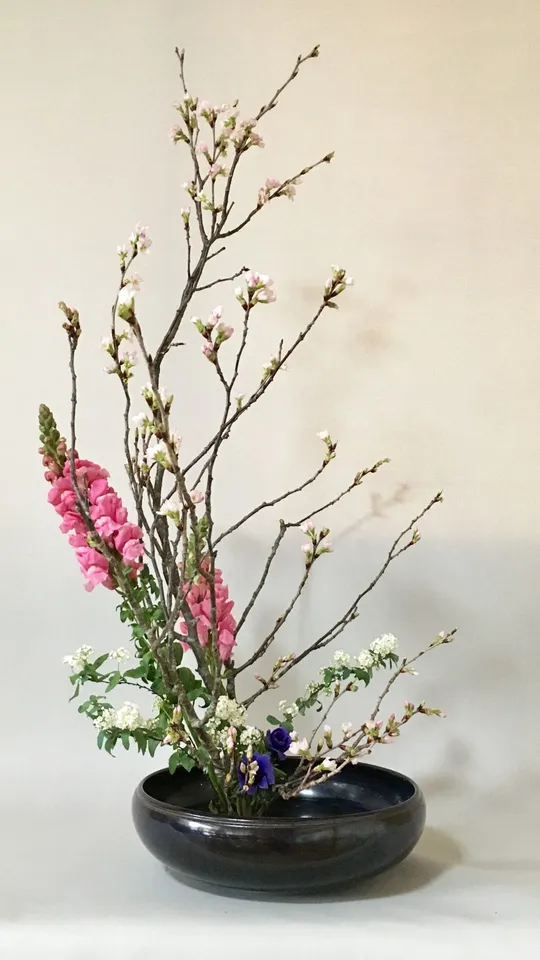 Giappone, L’arte giapponese di disporre i fiori: ikebana